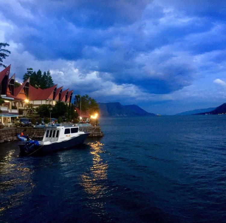 Hotel Dumasari Tuktuk Siadong Bagian luar foto