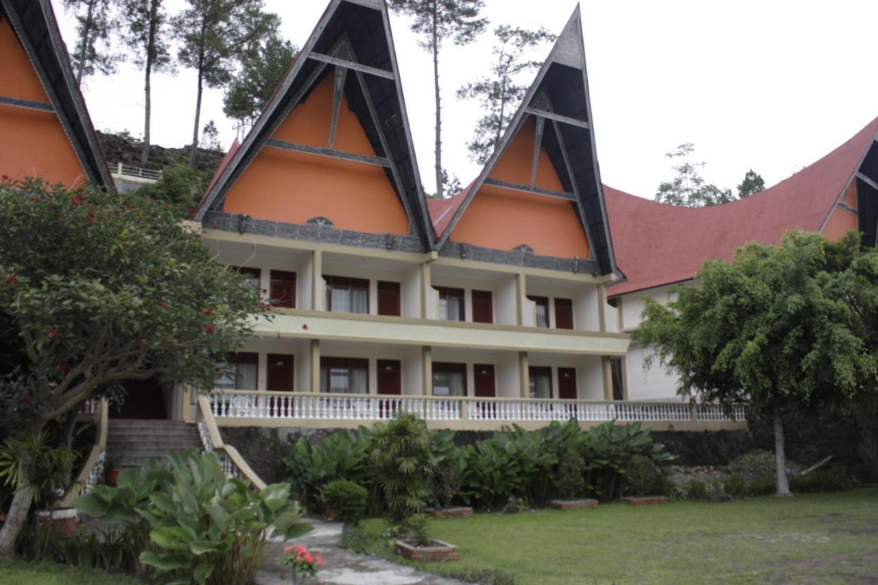 Hotel Dumasari Tuktuk Siadong Bagian luar foto