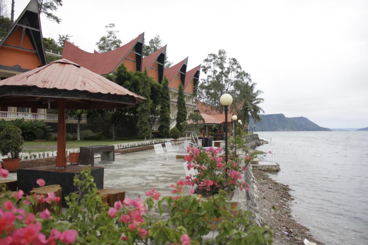 Hotel Dumasari Tuktuk Siadong Bagian luar foto