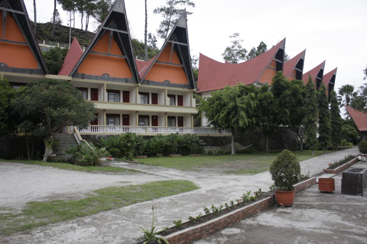 Hotel Dumasari Tuktuk Siadong Bagian luar foto