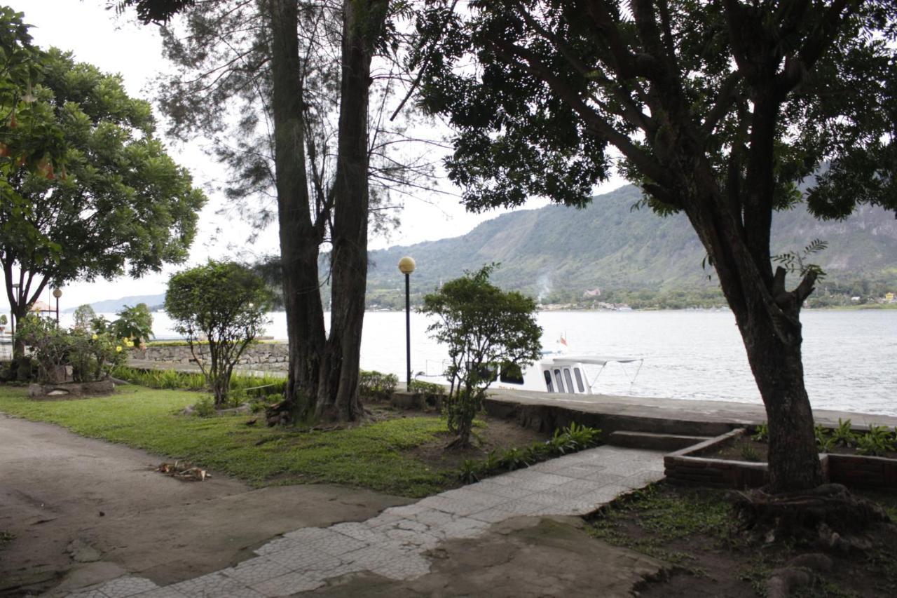 Hotel Dumasari Tuktuk Siadong Bagian luar foto